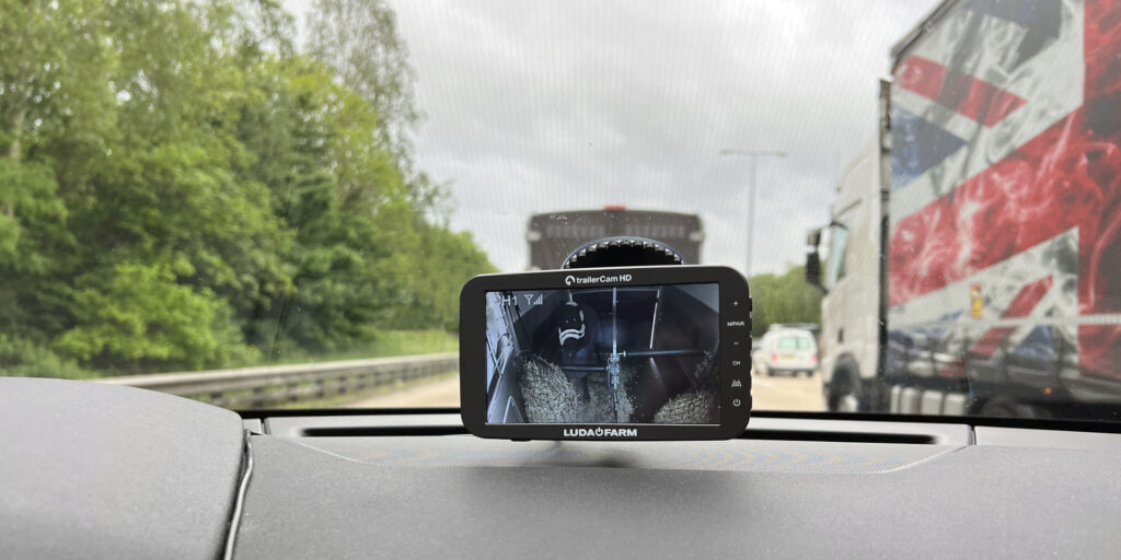 Se hästen medan du kör med TrailerCam HD